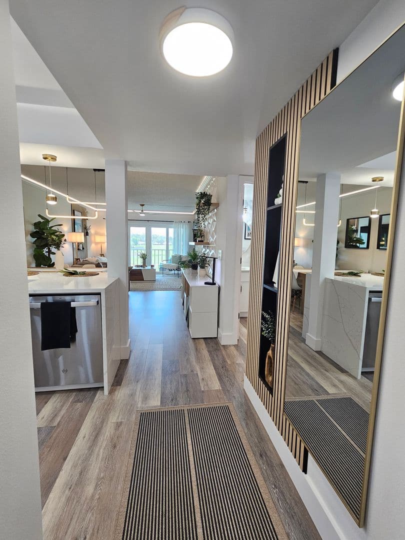 Venice Condo: 437 Cerromar Lane #424