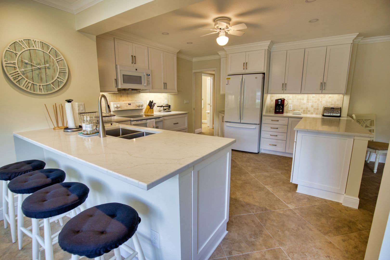 Venice Condo: 100 Avenue Des Pasque #9