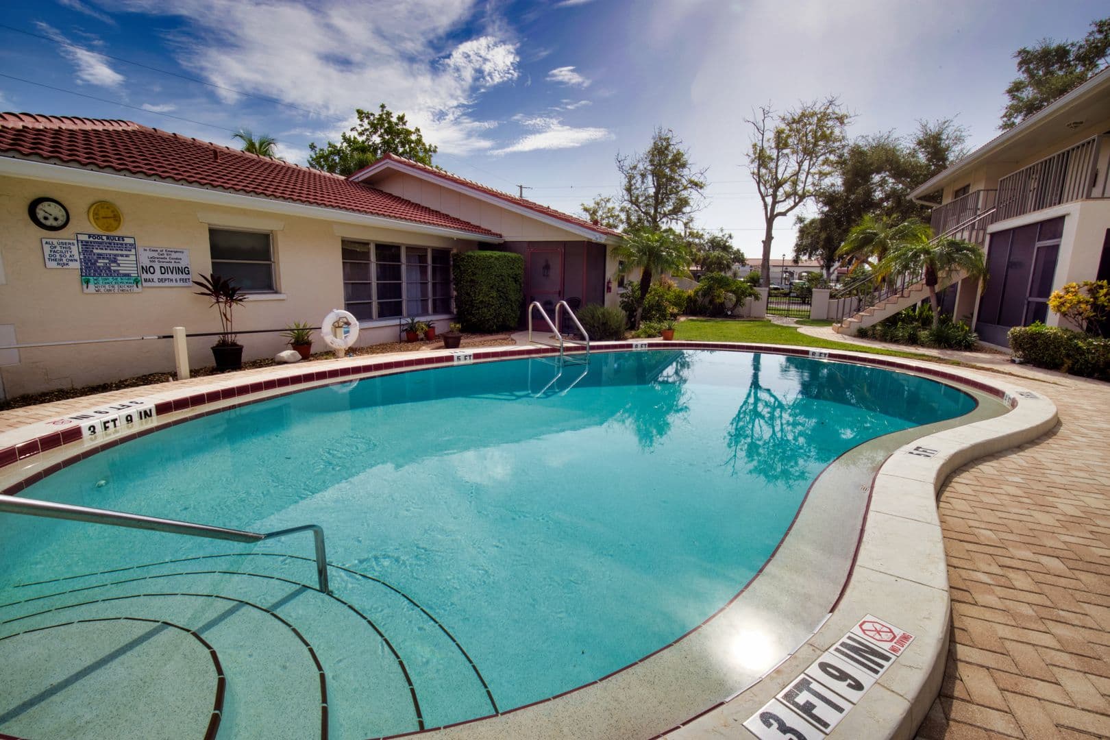 Venice Condo: 100 Avenue Des Pasque #9