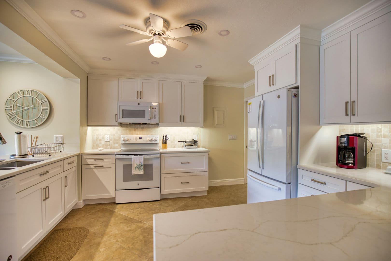 Venice Condo: 100 Avenue Des Pasque #9