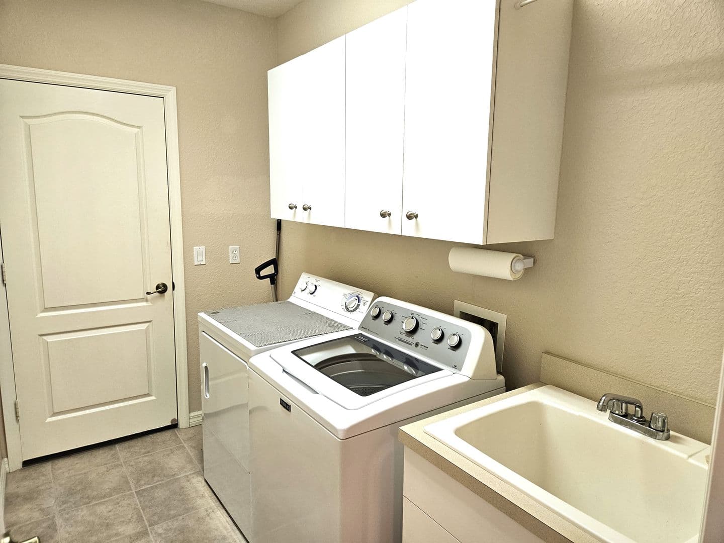Venice House: 4528 Cancello Grande Avenue