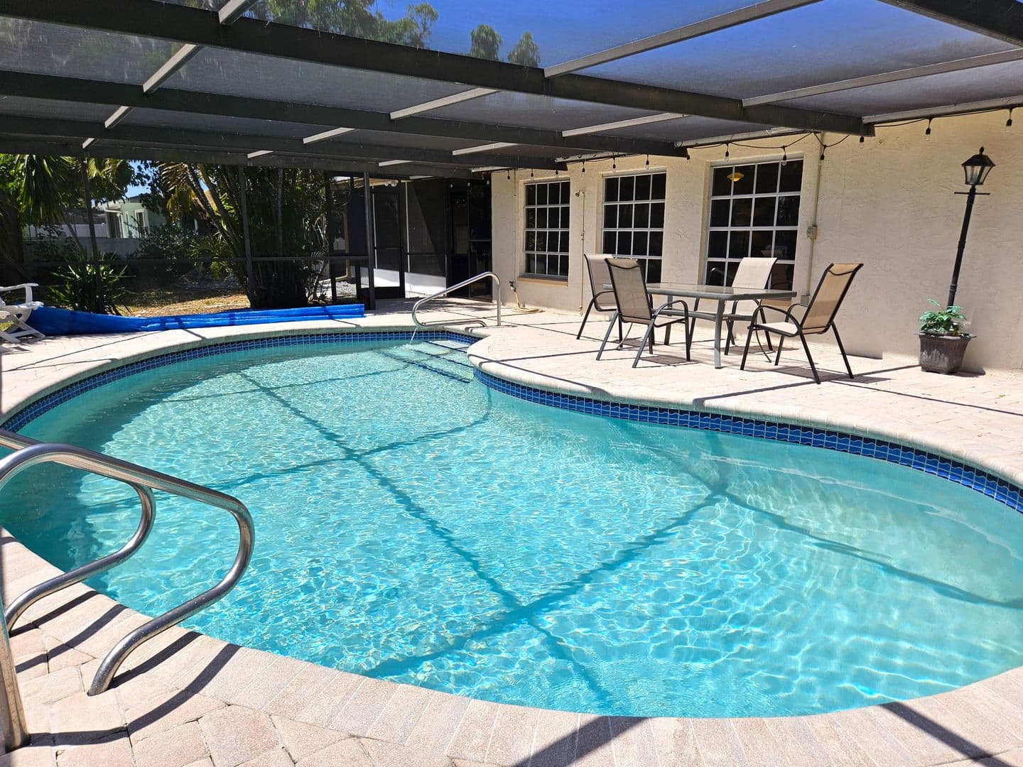 Venice House: 492 E Shade Drive