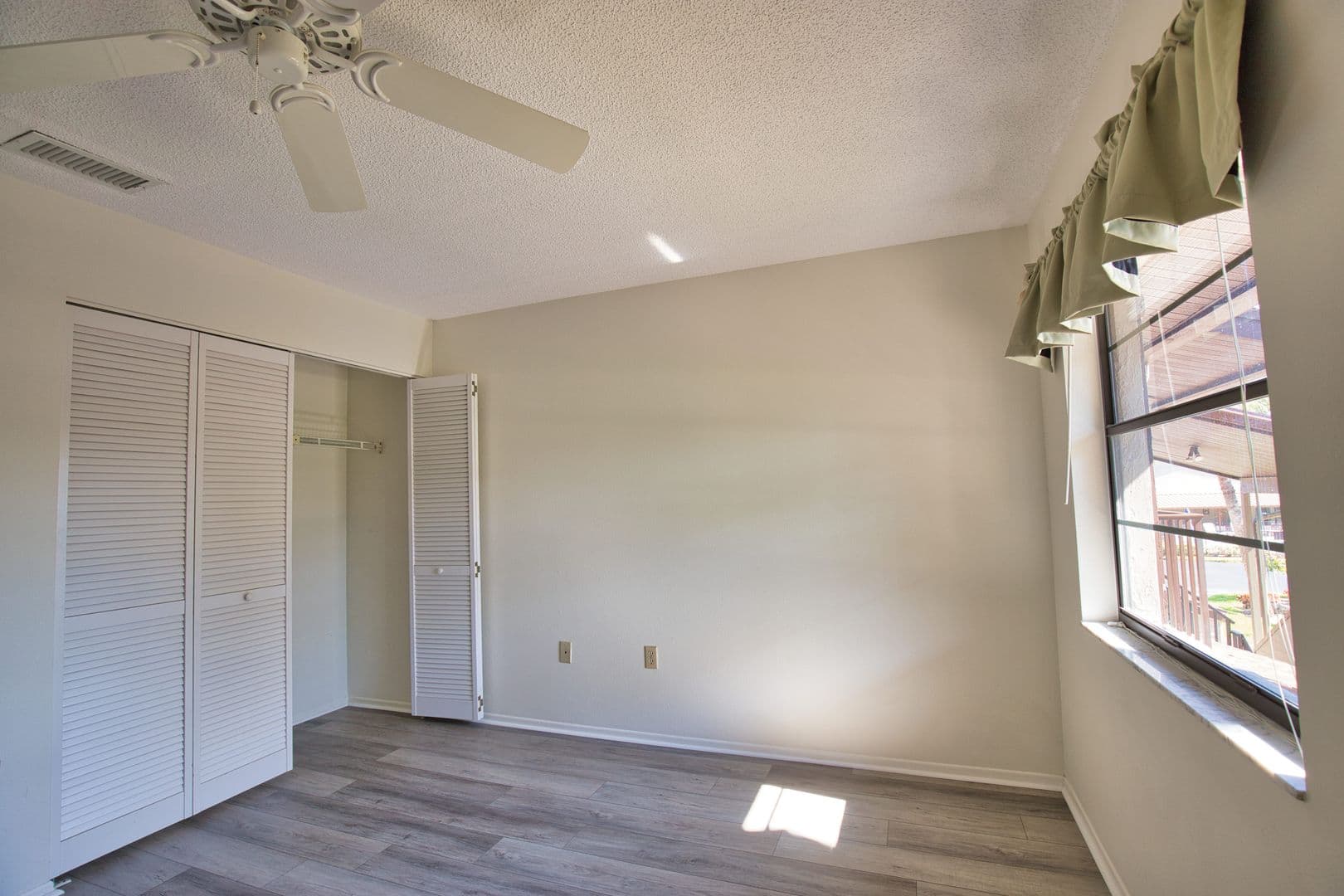 Venice Condo: 927 Capri Isles Blvd #8