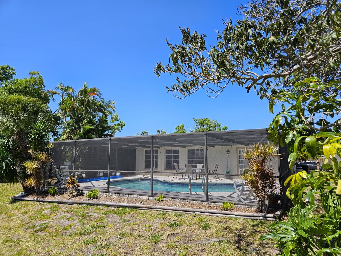 Venice House: 492 E Shade Drive