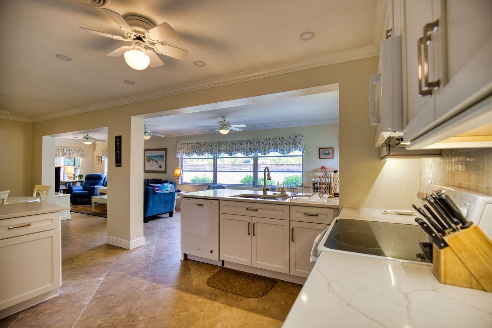 Venice Condo: 100 Avenue Des Pasque #9