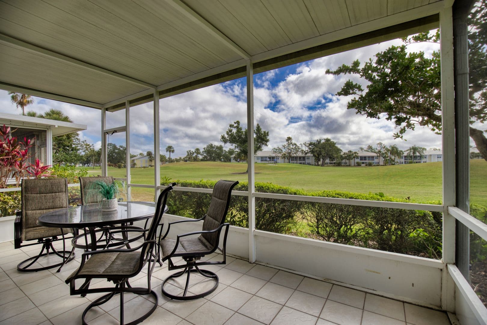 Venice House: 208 Cerromar Way S. #26