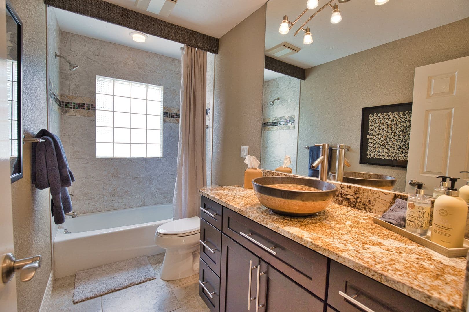 Venice House: 630 Khyber Lane