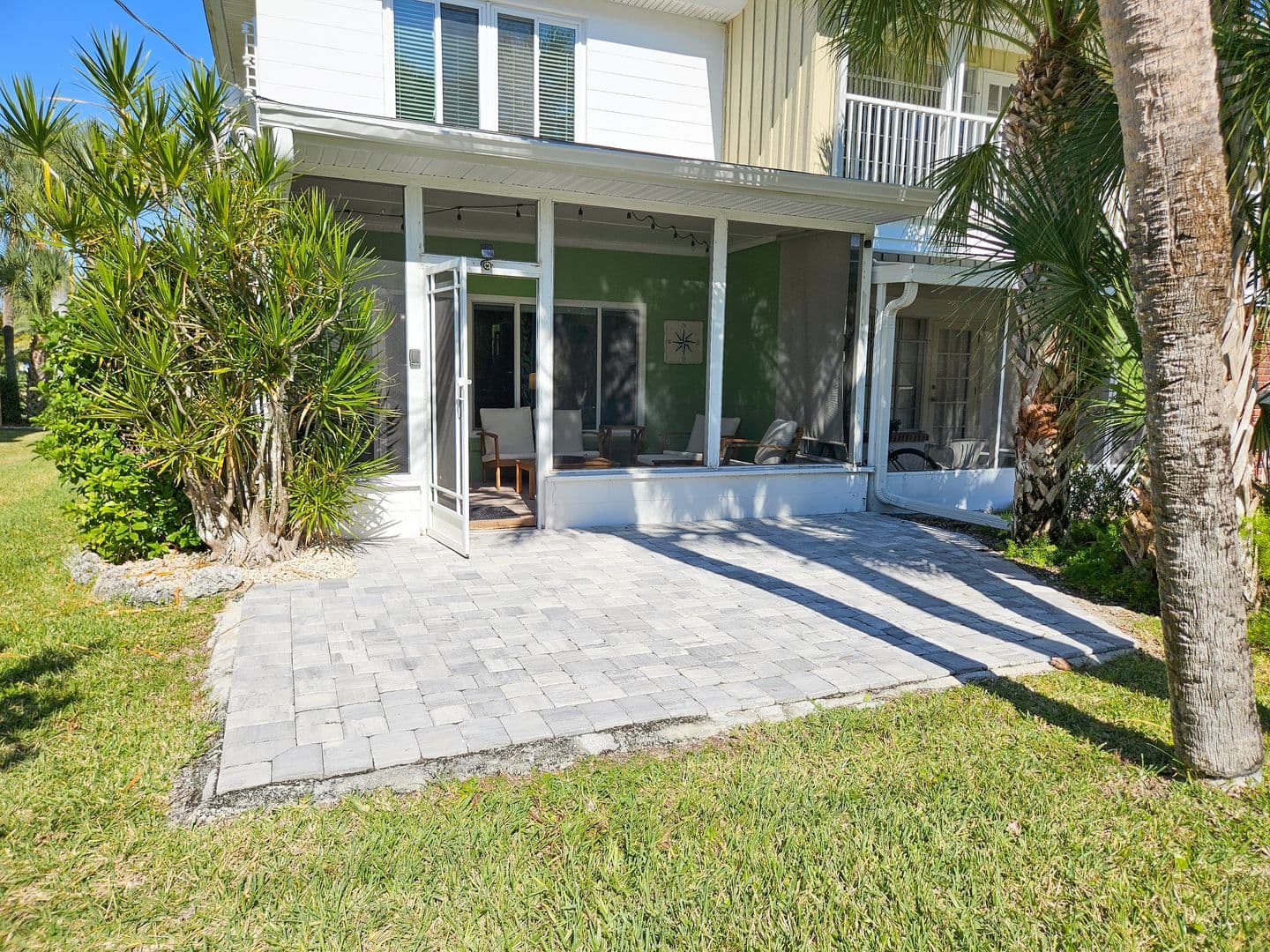 Venice House: 713 W. Venice Ave.
