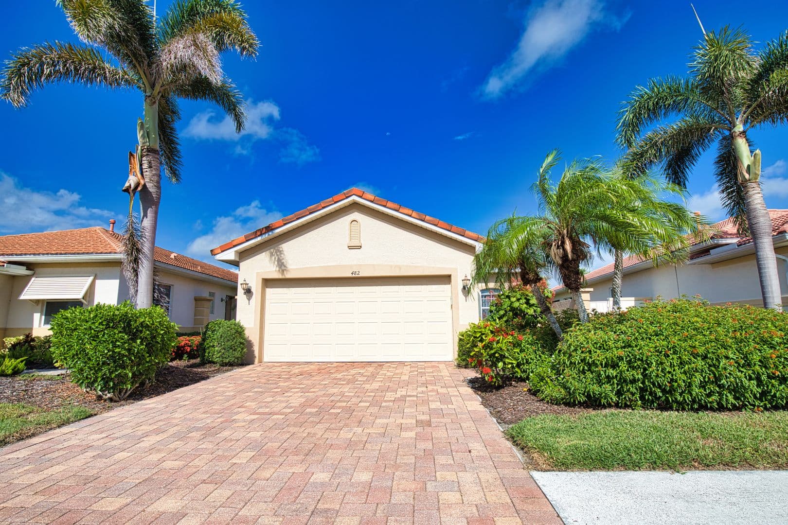 Nokomis House: 482 Montelluna Drive