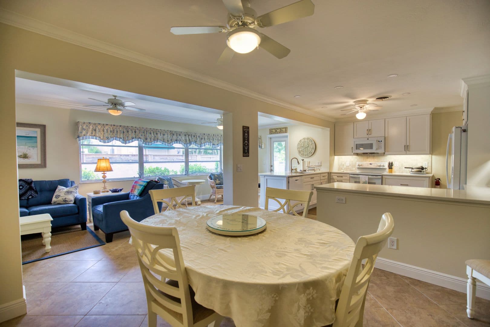 Venice Condo: 100 Avenue Des Pasque #9
