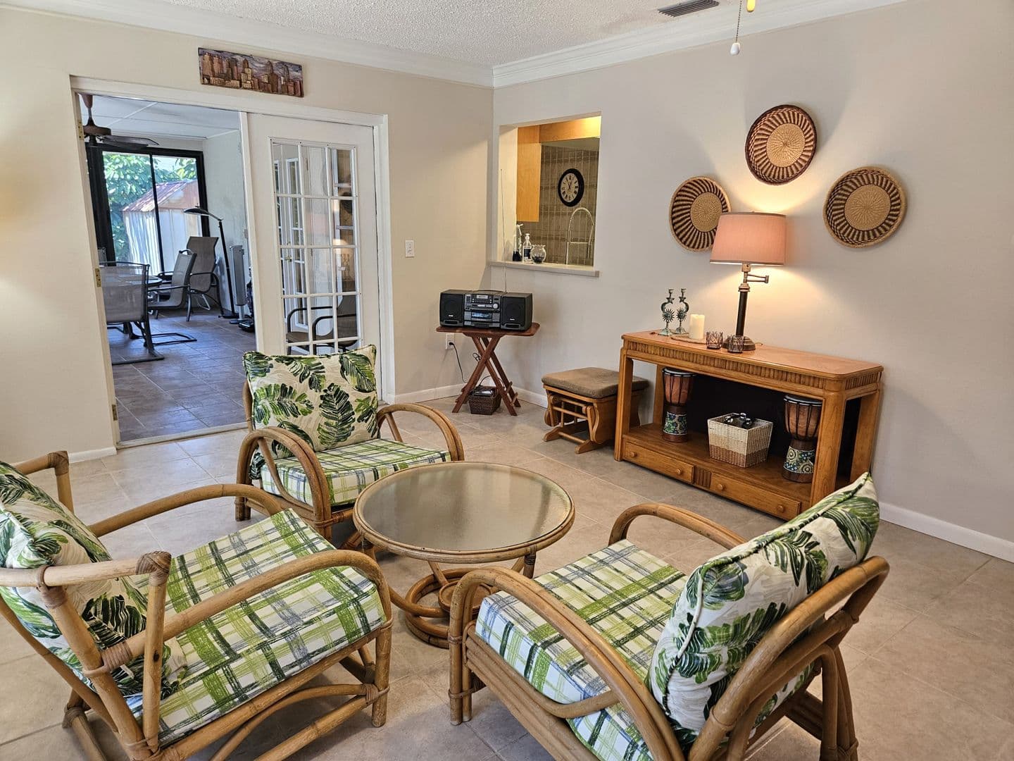 Venice House: 492 E Shade Drive