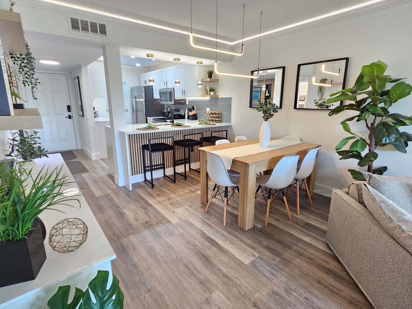 Venice Condo: 437 Cerromar Lane #424