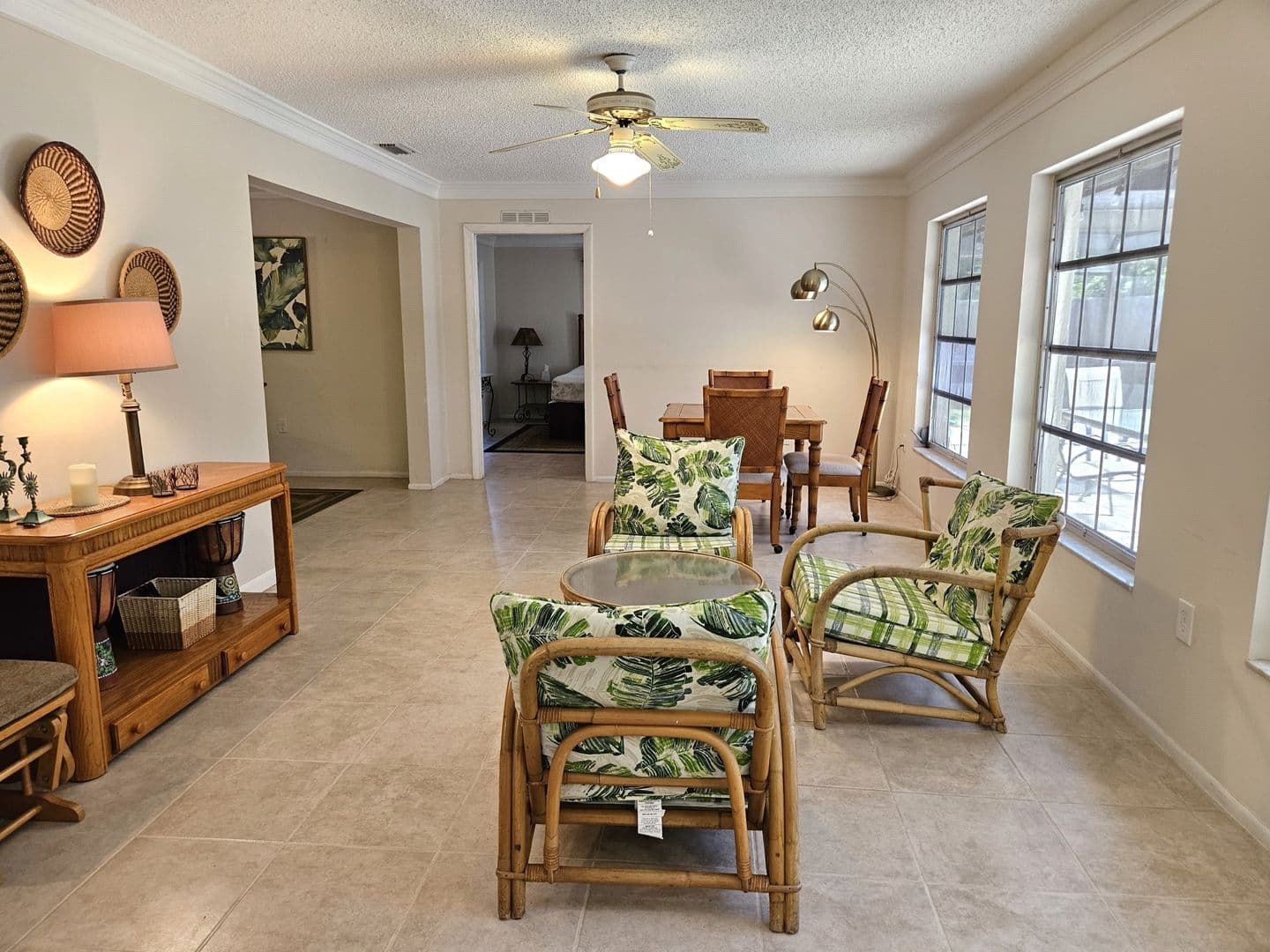 Venice House: 492 E Shade Drive