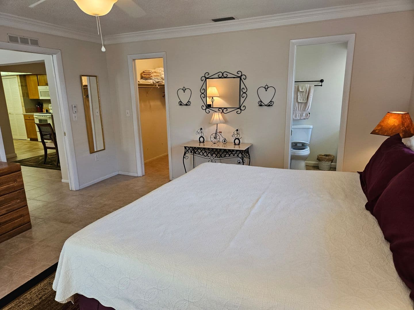 Venice House: 492 E Shade Drive