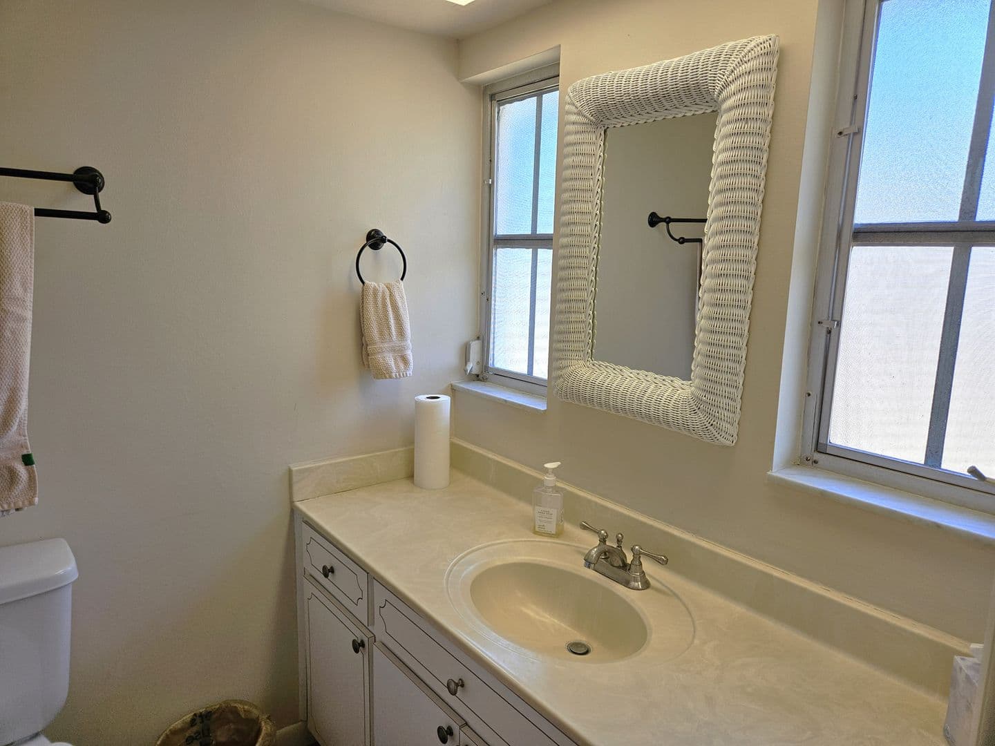 Venice House: 492 E Shade Drive