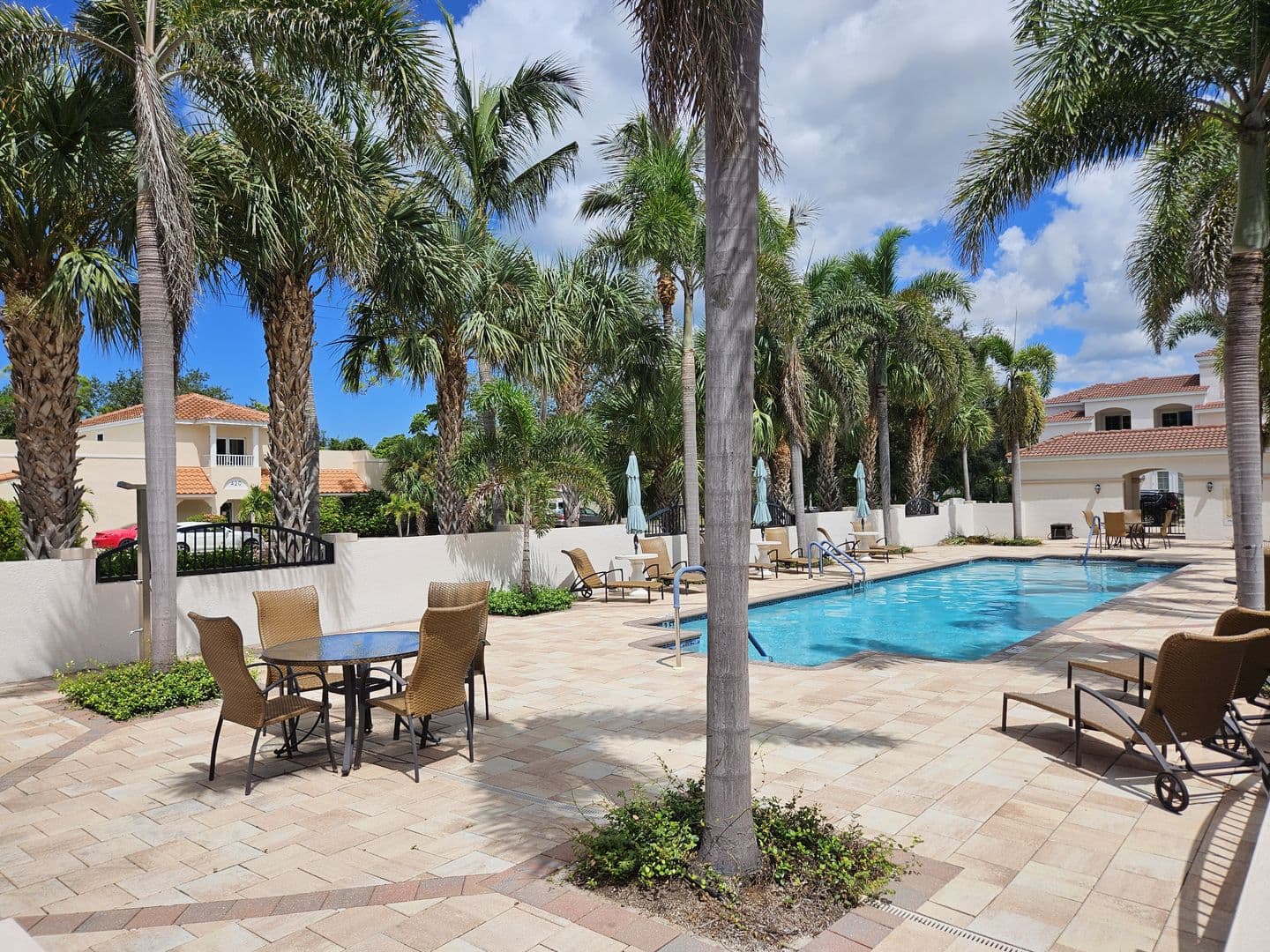 Venice Condo: 461 S Nokomis Ave