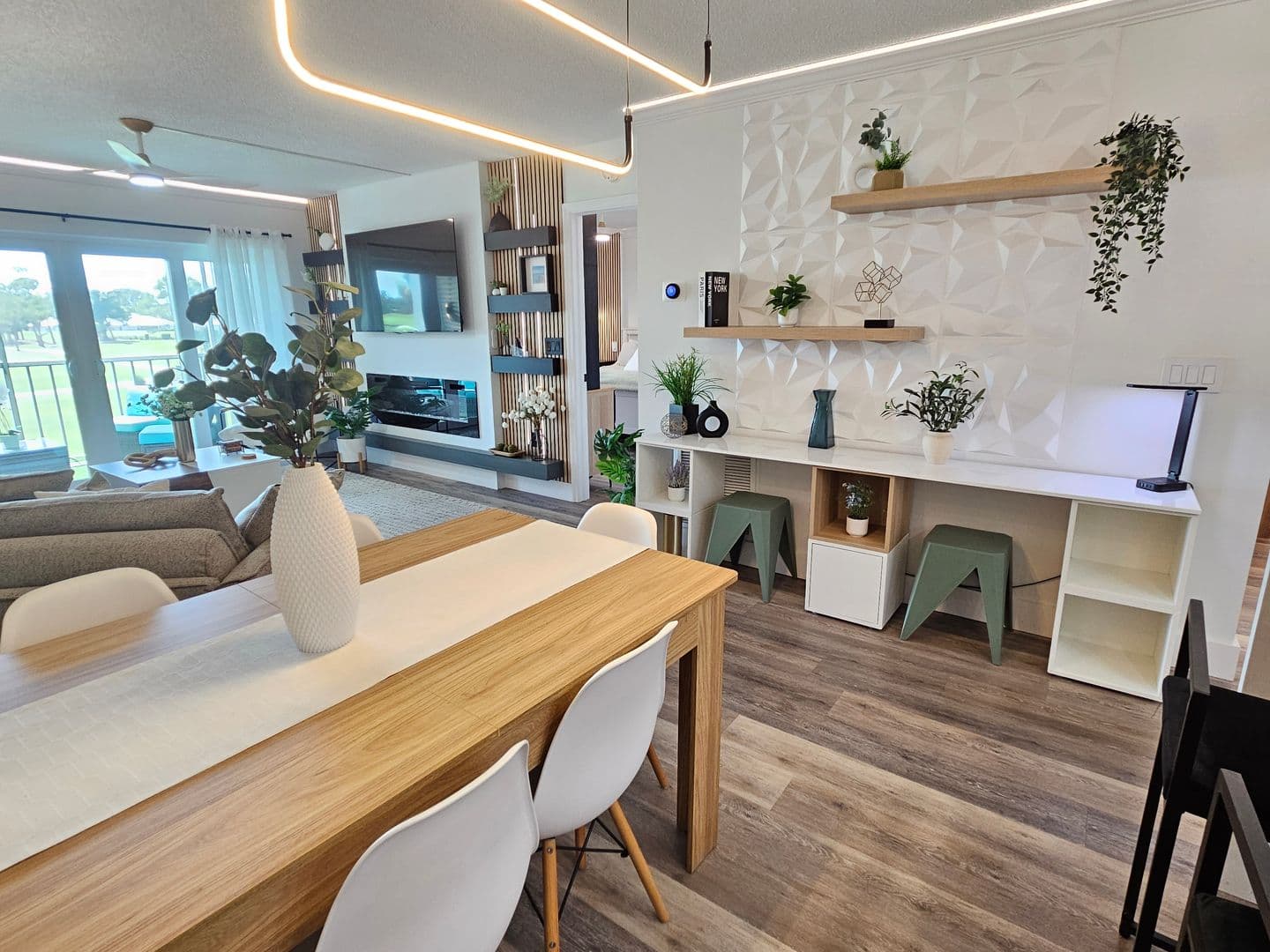 Venice Condo: 437 Cerromar Lane #424