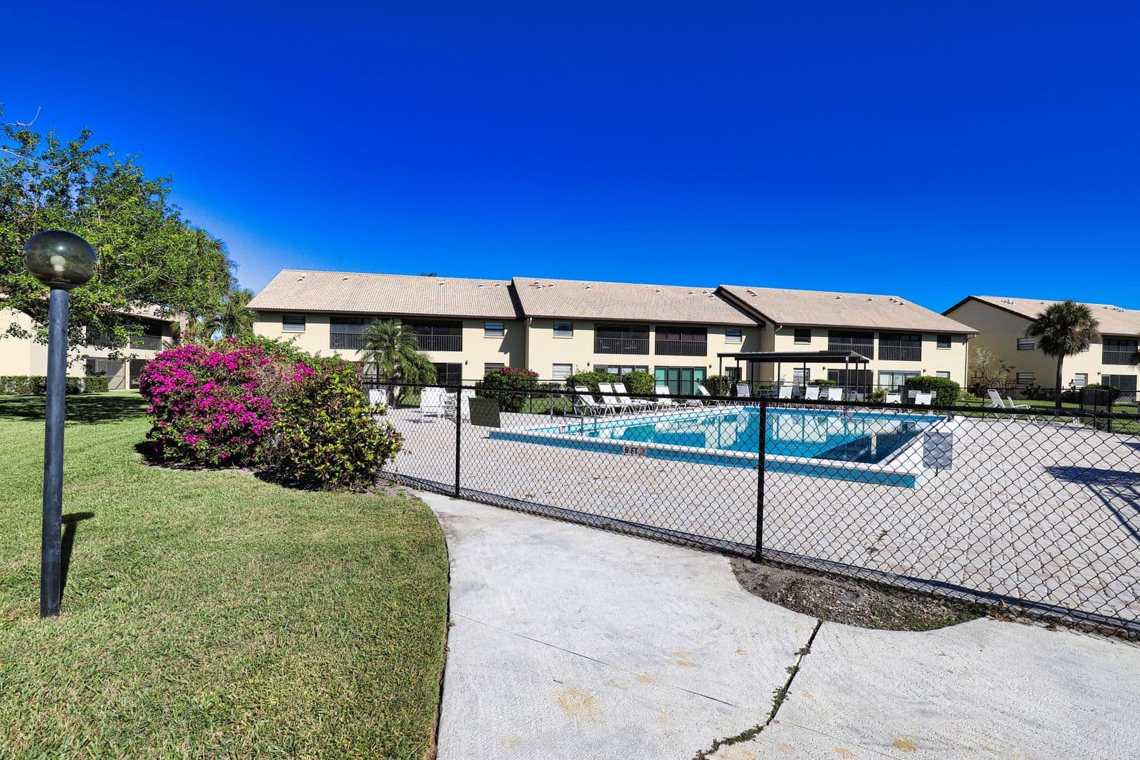 Venice Condo: 295 Mission Trail W #C