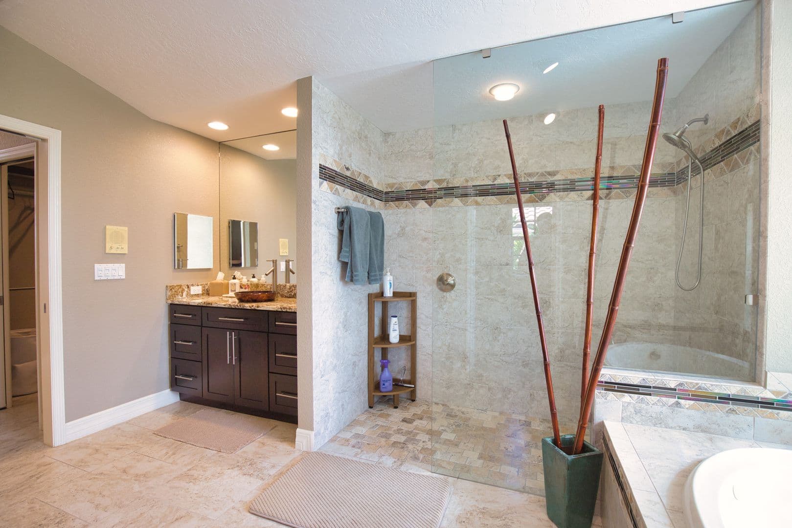 Venice House: 630 Khyber Lane
