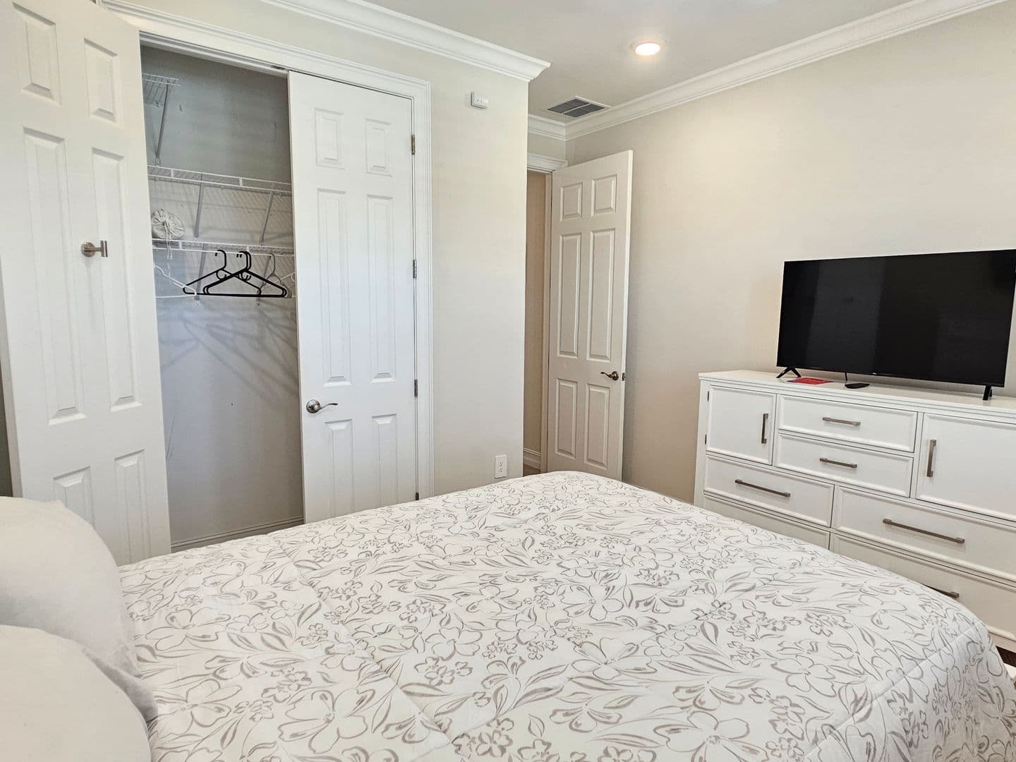 Nokomis House: 104 Villoresi Blvd