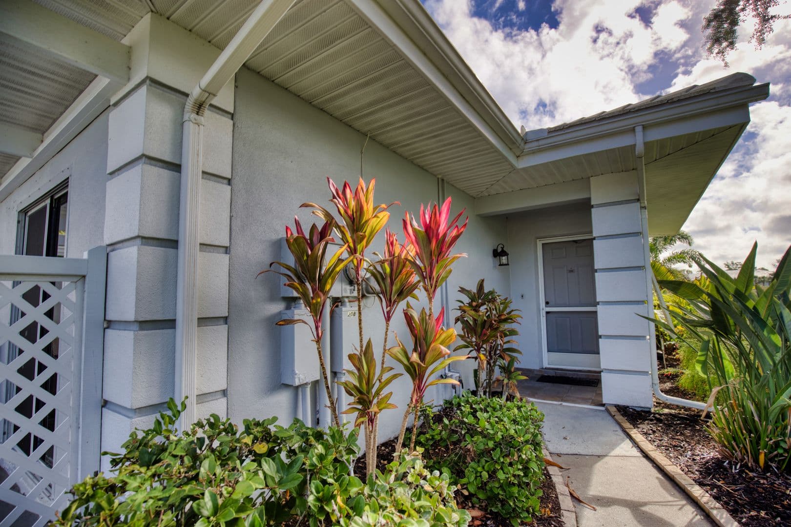 Venice House: 208 Cerromar Way S. #26