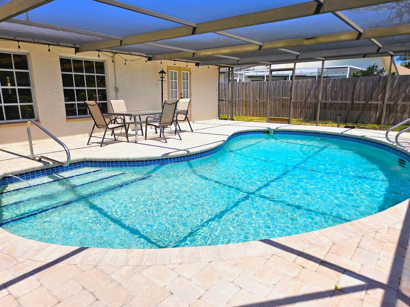 Venice House: 492 E Shade Drive