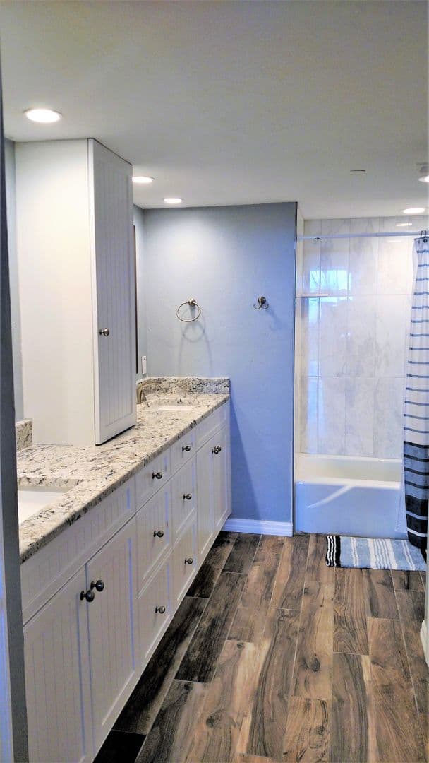 Venice House: 627 Alhambra Road #702
