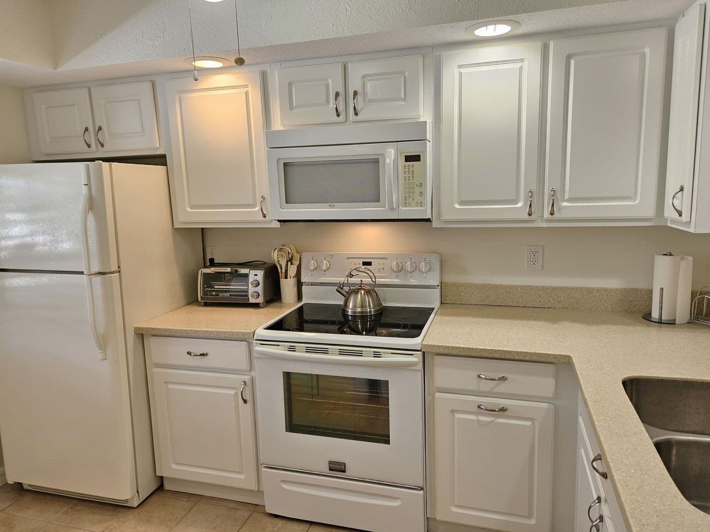 Venice Condo: 764 Avenida Estancia #206B