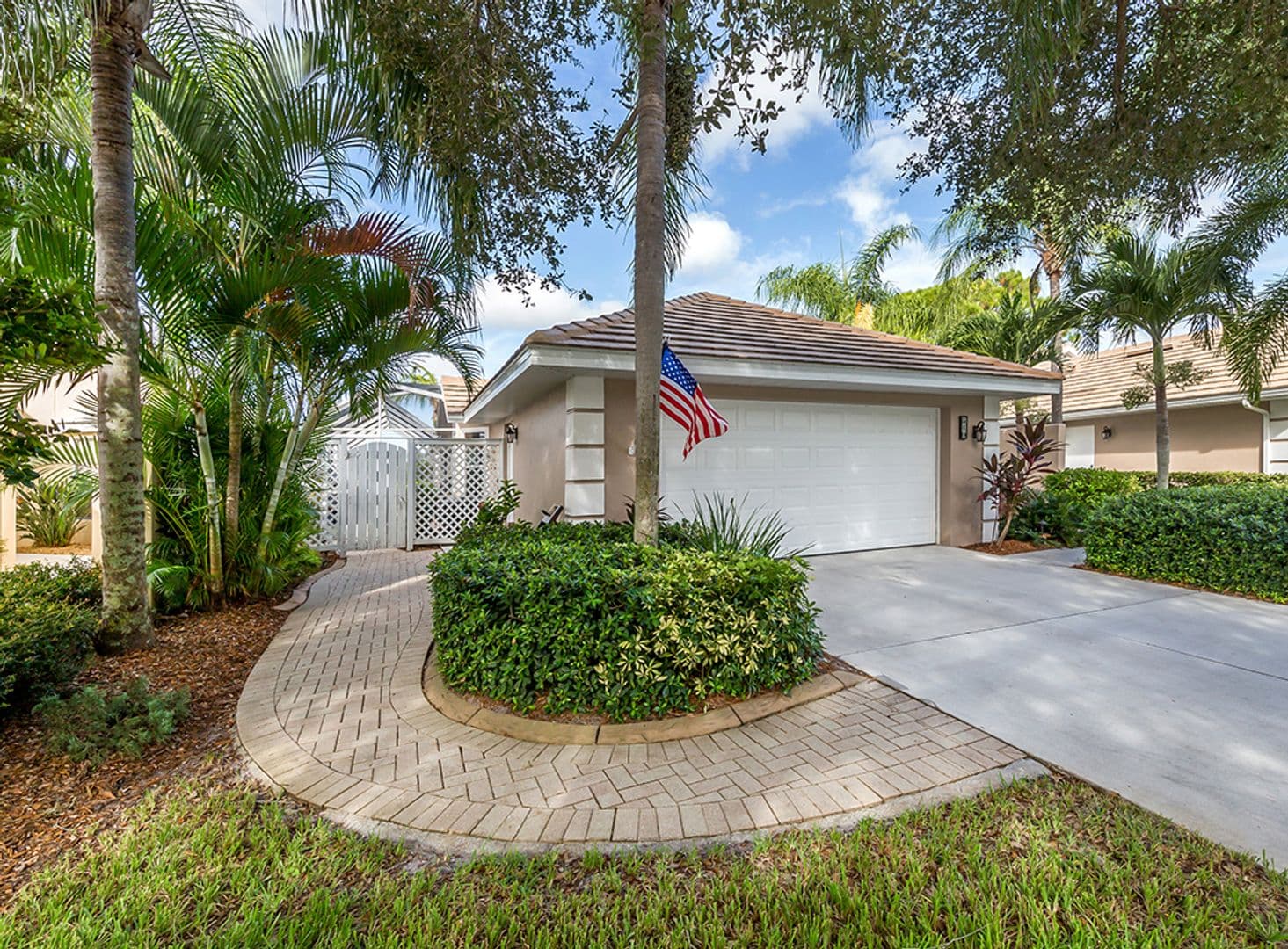 Venice House: 540 Clubside Circle