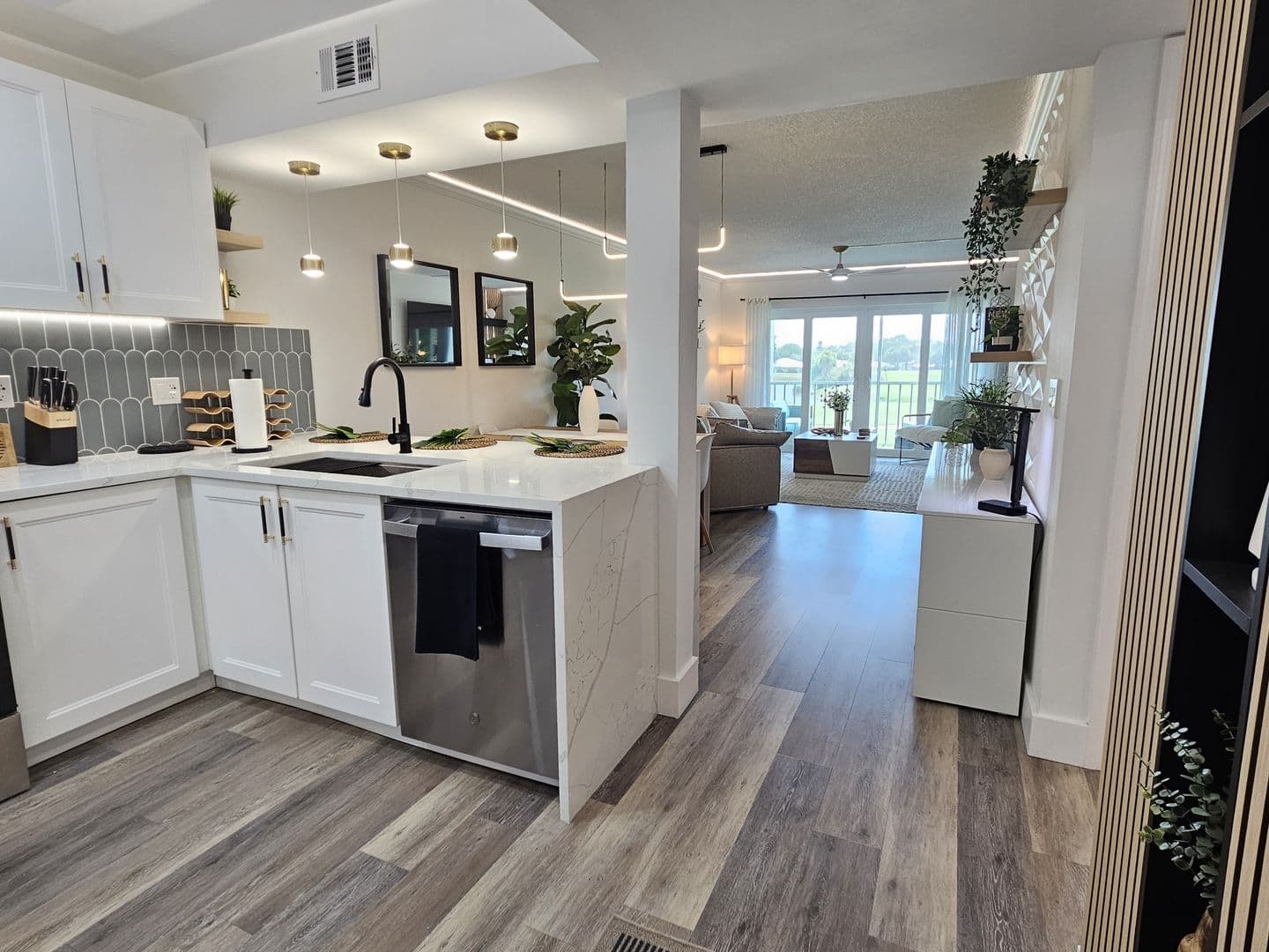 Venice Condo: 437 Cerromar Lane #424