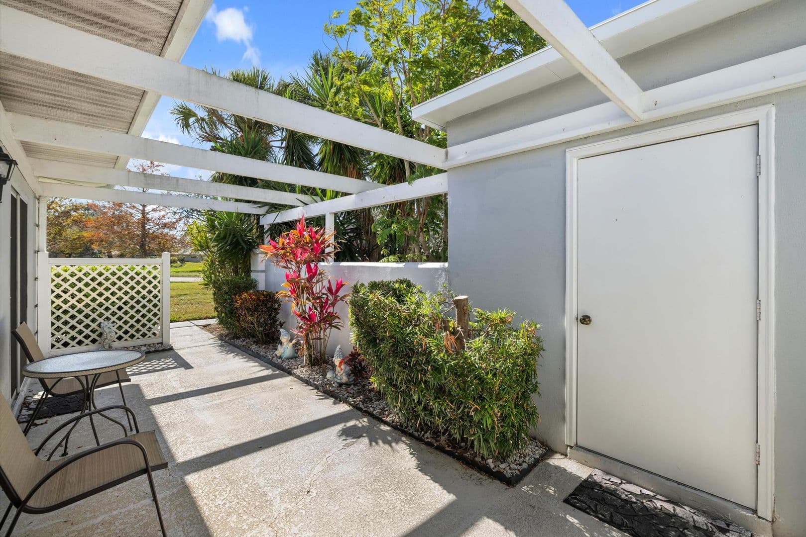 Venice House: 276 Cerromar Way S #60
