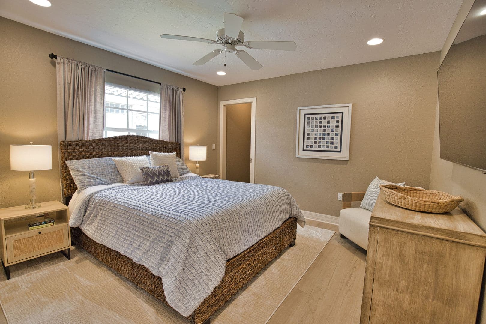 Venice House: 630 Khyber Lane