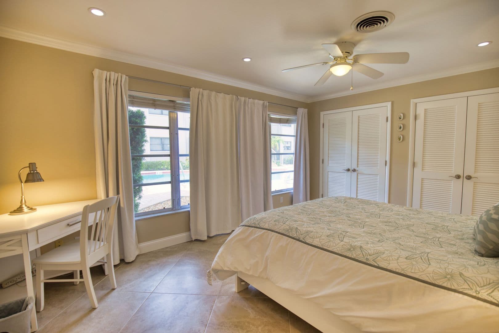 Venice Condo: 100 Avenue Des Pasque #9