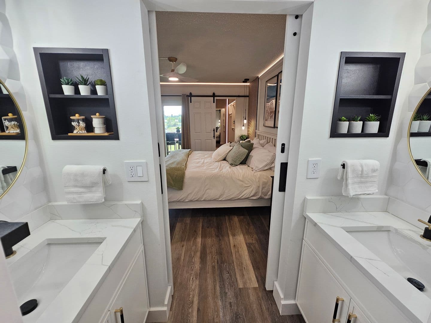Venice Condo: 437 Cerromar Lane #424