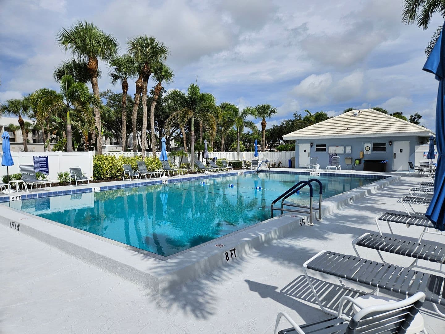 Venice Condo: 437 Cerromar Lane #424