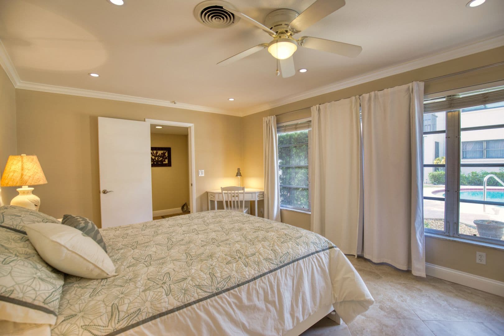 Venice Condo: 100 Avenue Des Pasque #9