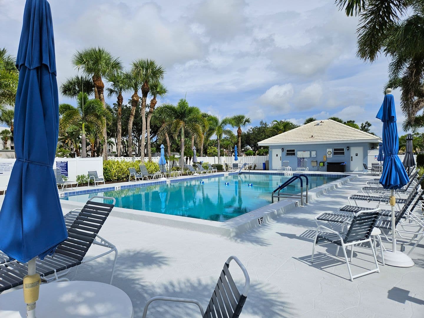 Venice Condo: 437 Cerromar Lane #424