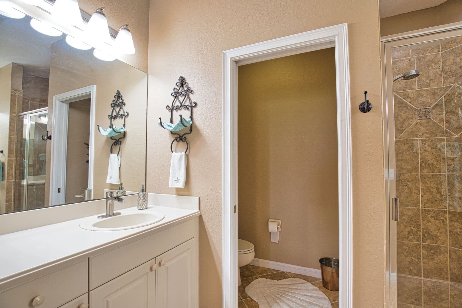 Nokomis House: 482 Montelluna Drive
