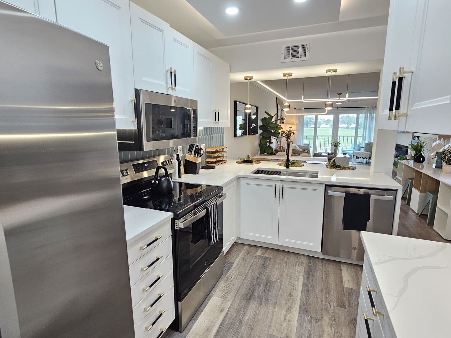 Venice Condo: 437 Cerromar Lane #424