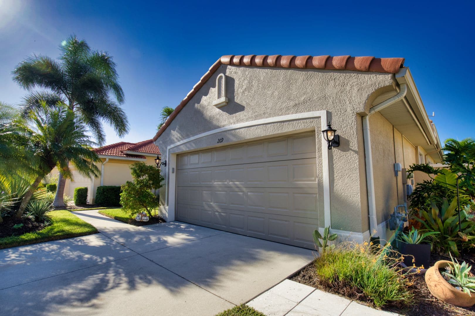Nokomis House: 209 Mestre Place
