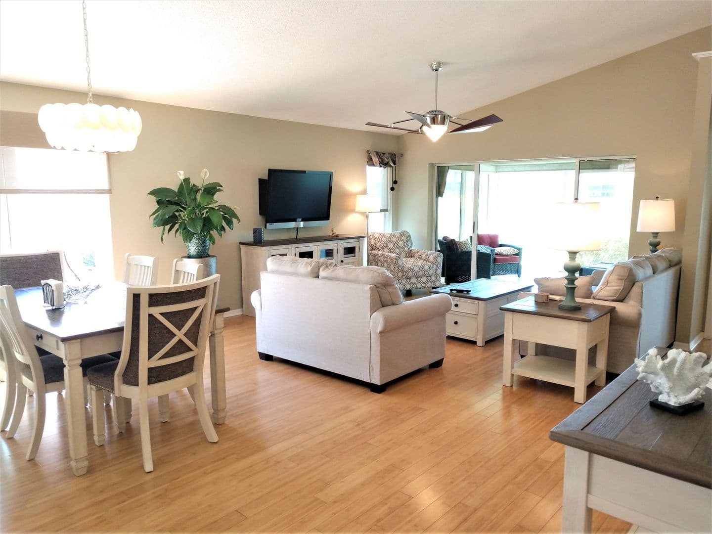 Venice Apartment: 540 Clubside Circle