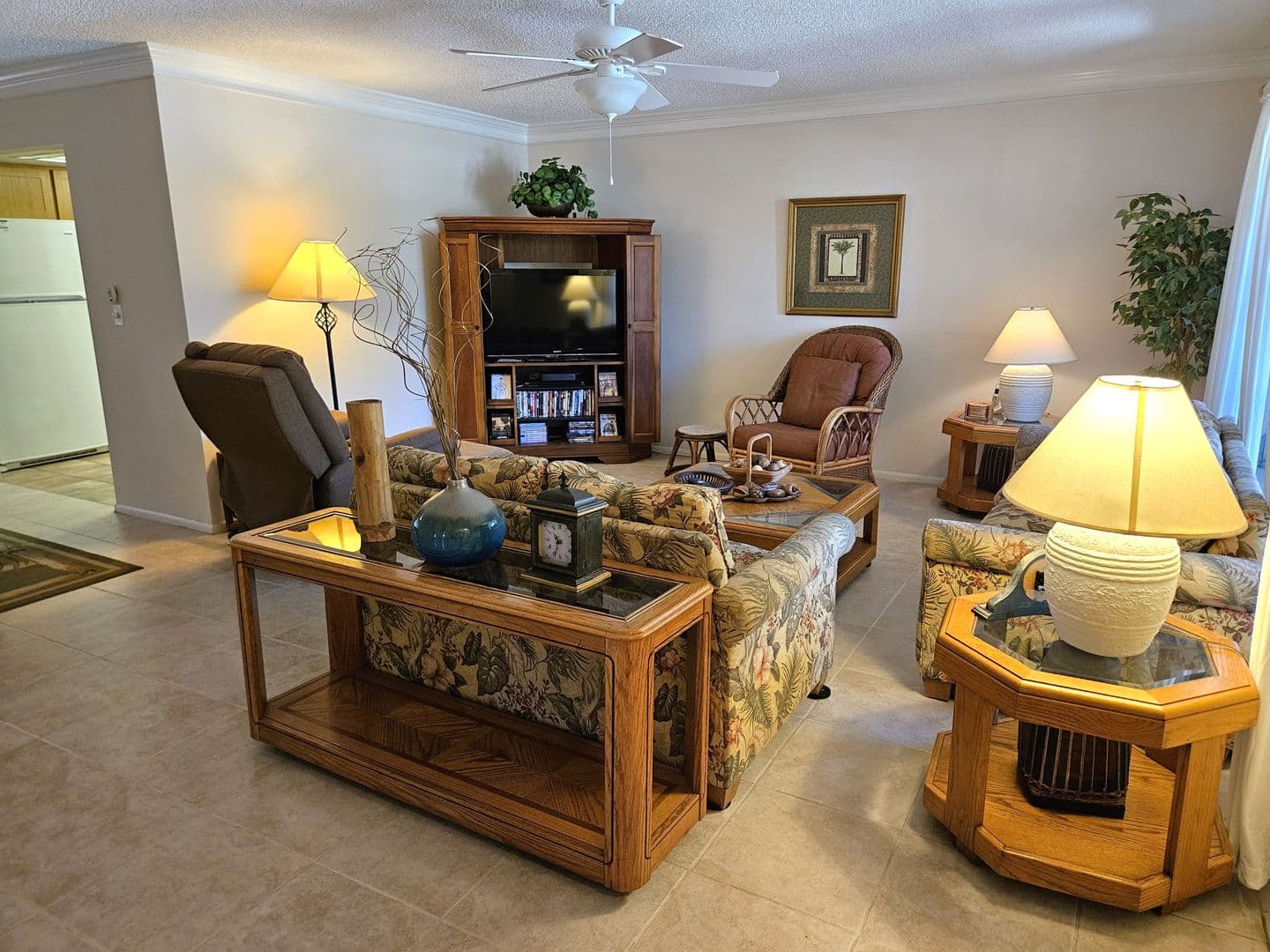 Venice House: 492 E Shade Drive