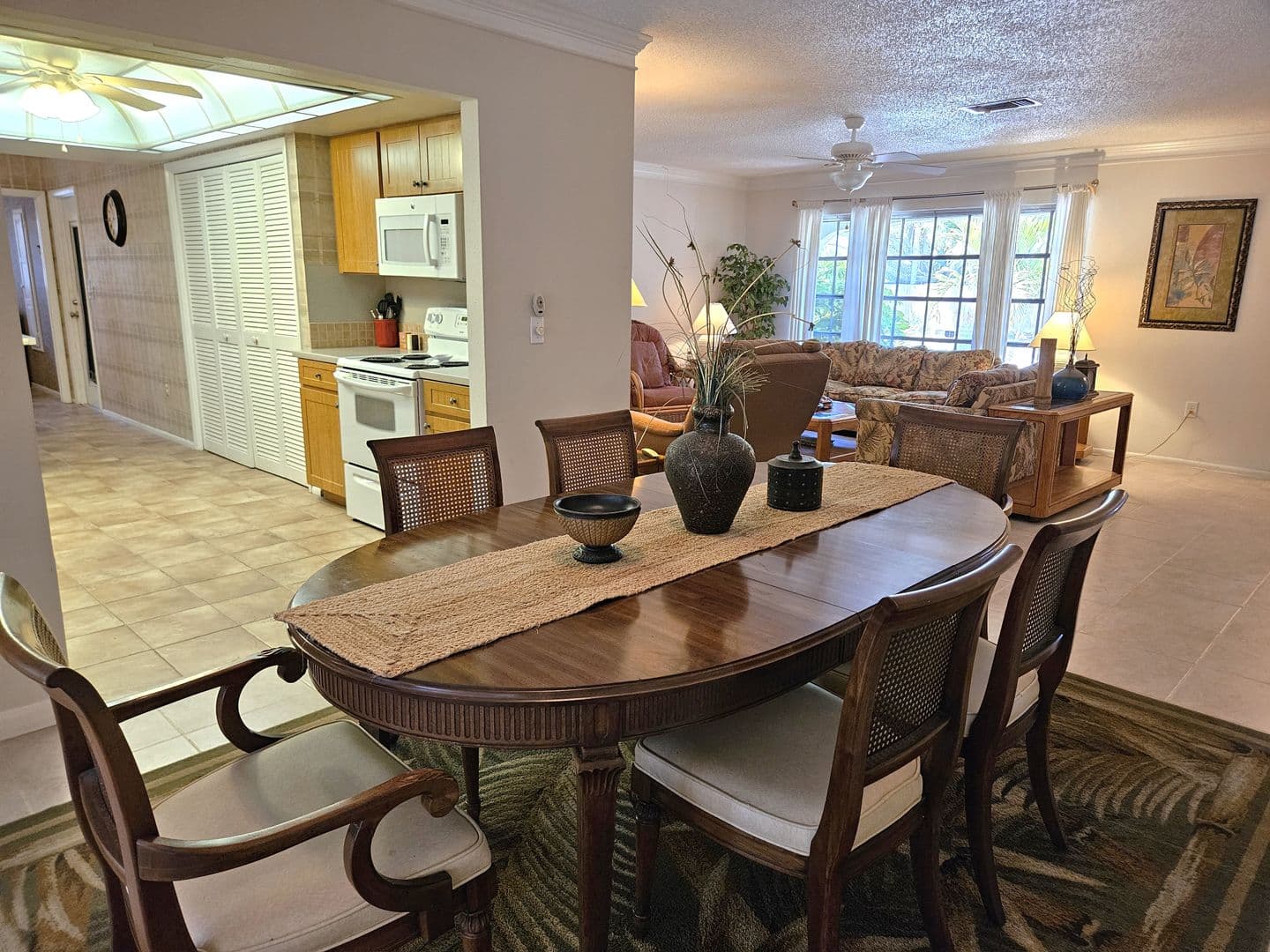 Venice House: 492 E Shade Drive