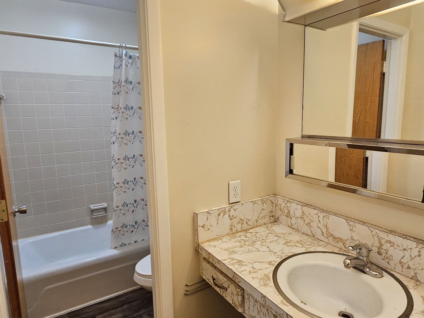 Venice Condo: 245 Center Road #211