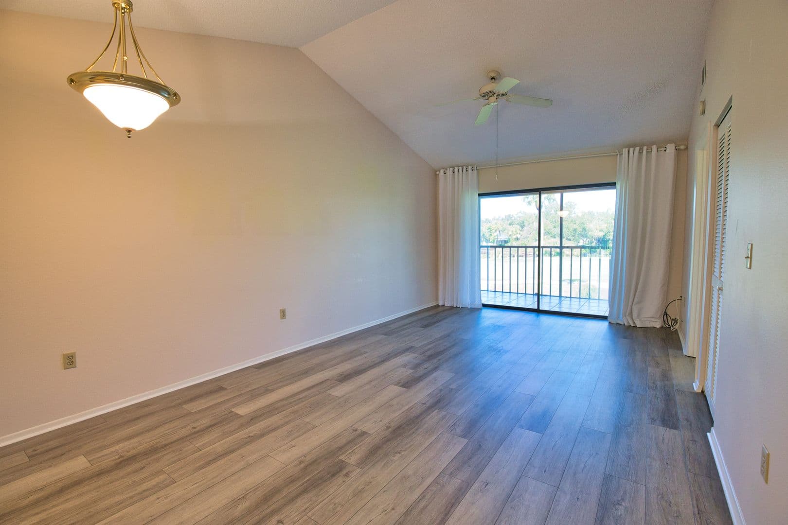 Venice Condo: 927 Capri Isles Blvd #8