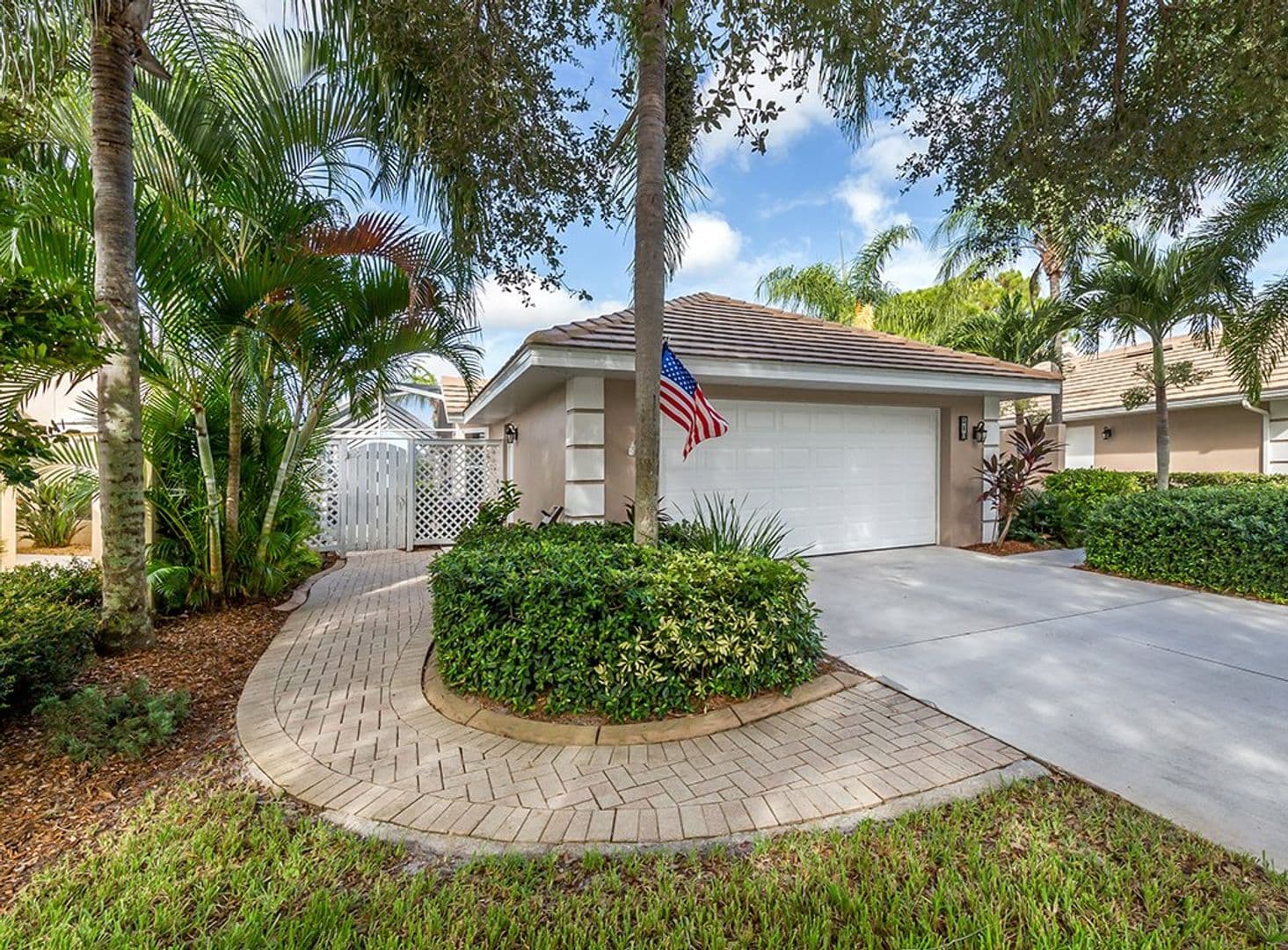 Venice Apartment: 540 Clubside Circle
