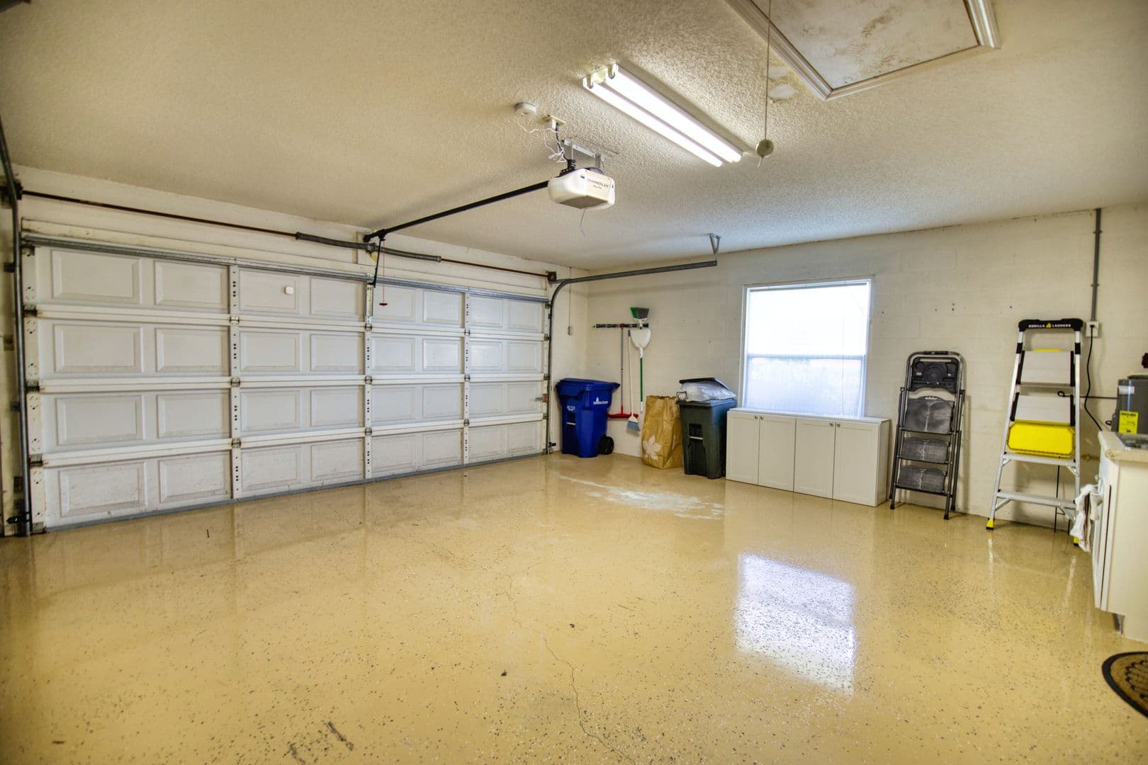 Venice House: 831 Harrington Lake Lane #37