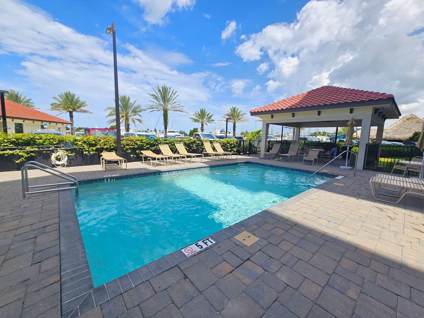 Venice Condo: 503 N Tamiami Trail #301