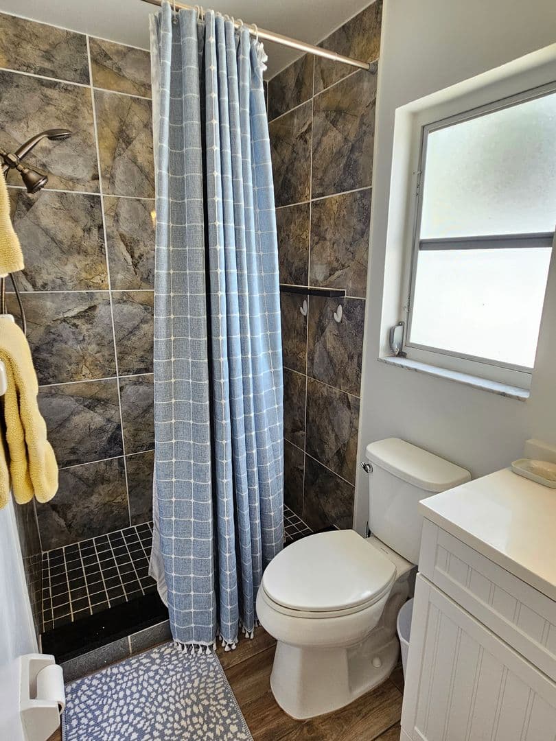 Venice House: 426 Pineview Drive
