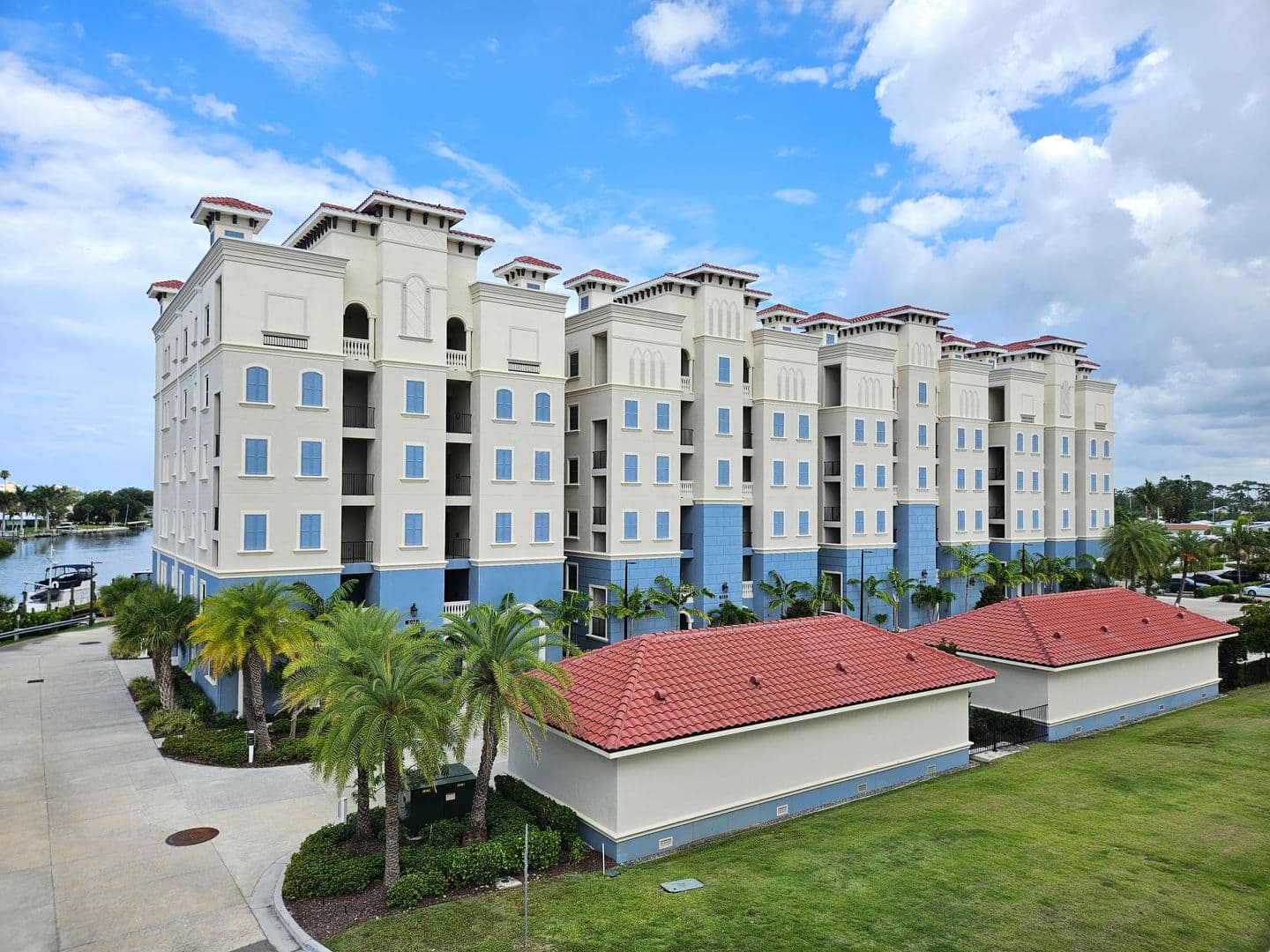 Venice Condo: 503 N Tamiami Trail #301